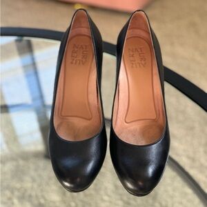 Naturalizer all-day pump with walkable heel.